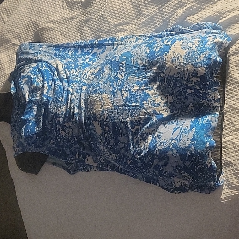 Liz Lange maternity top